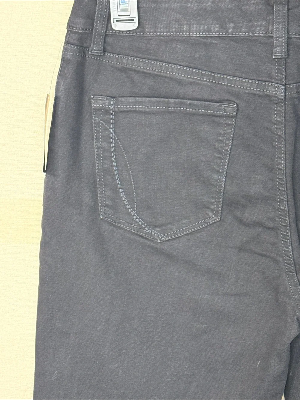 Bandolino Jeans Black Maddie Straight Leg in Size 10 ‎ NWT